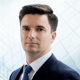 迪尔公司股东拒绝反 DEI 提案,此前特朗普曾施压苹果放弃多元化计划。