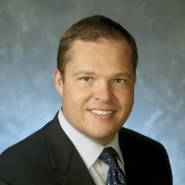 英国财政大臣表示,尽管特朗普威胁要大范围征收贸易关税,仍然希望与美国加强经济合作,以规避这些潜在的关税。他指出,在特朗普首次就任总统时,英美之间的贸易和投资得到了显著增长,因此他对当前形势仍持乐观态度。