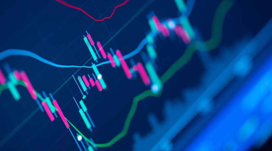 富时中国A50指数期货下滑至13018.00,日内跌幅达1.00%